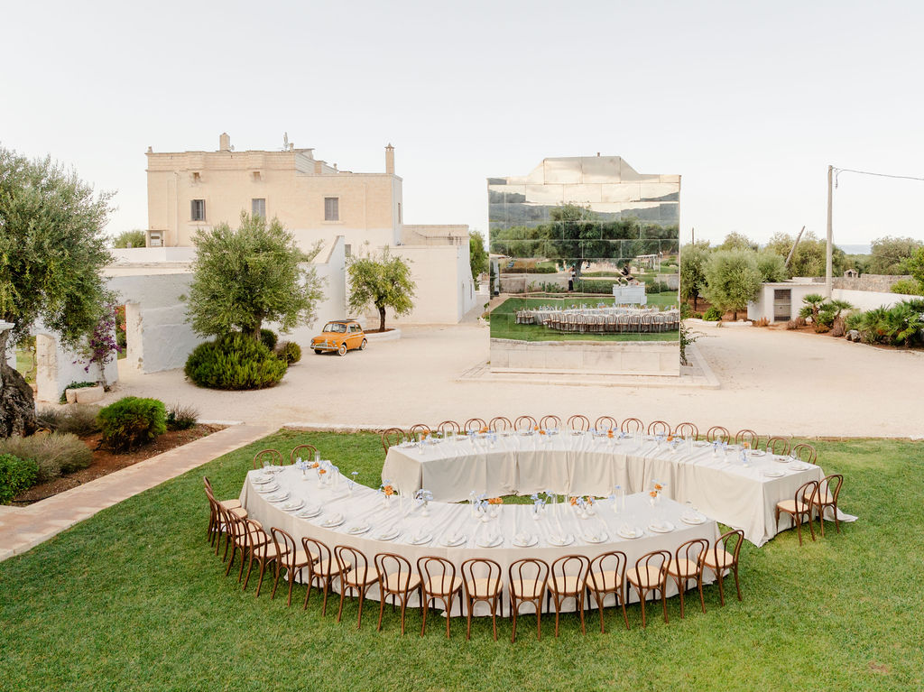 Hochzeitslocation Masseria San Giovanni mit gedeckten Tischen