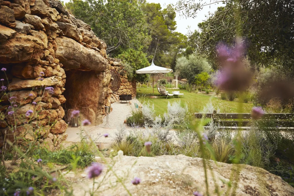 Großer Garten in der Hochzeitslocation