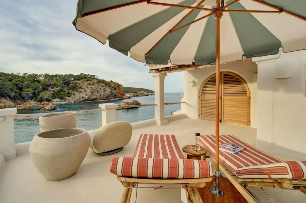 Sonnige Terrasse für Destination Weddings
